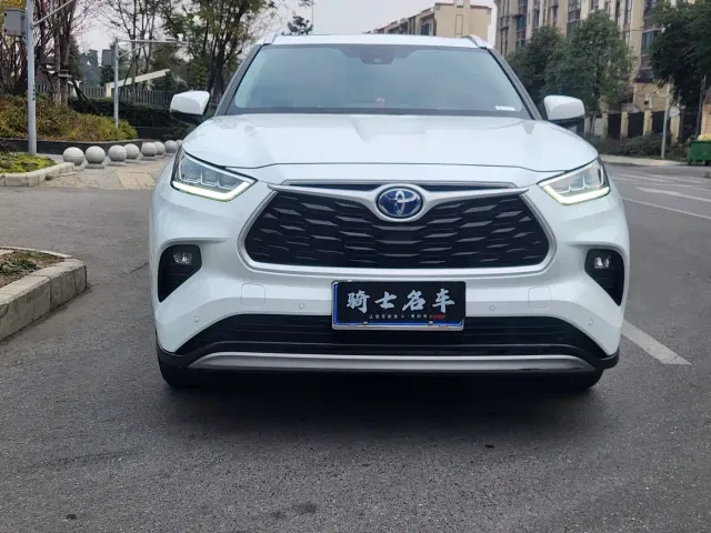 Toyota Highlander — Фото автомобиля 2