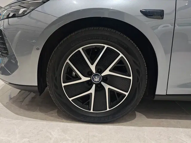 BYD Qin L — Фото автомобиля 16