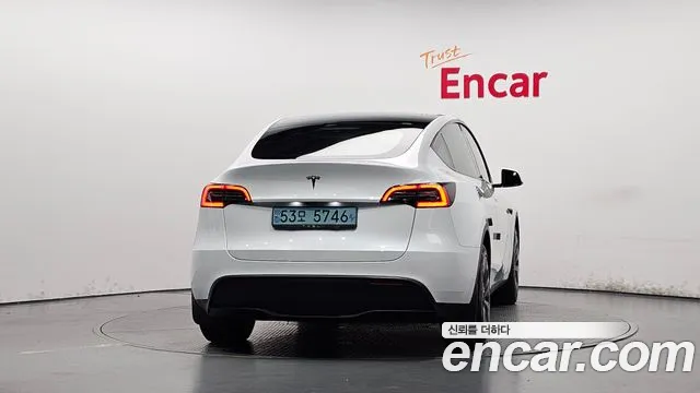 Tesla Model Y — Фото автомобиля 4