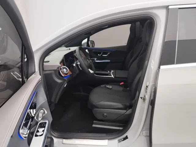 Mercedes-Benz EQE SUV — Фото автомобиля 11