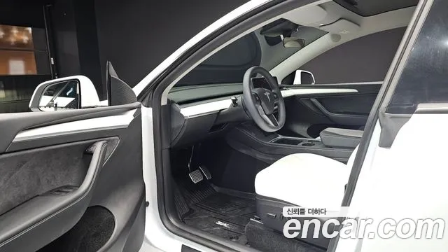 Tesla Model Y — Фото автомобиля 15