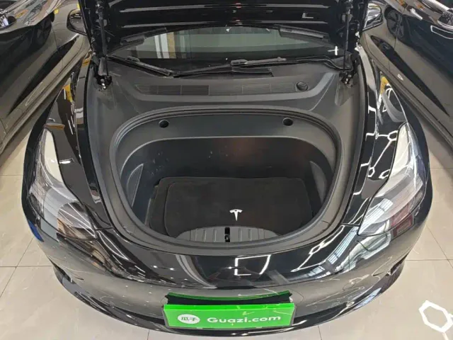 Tesla Model 3 — Фото автомобиля 19