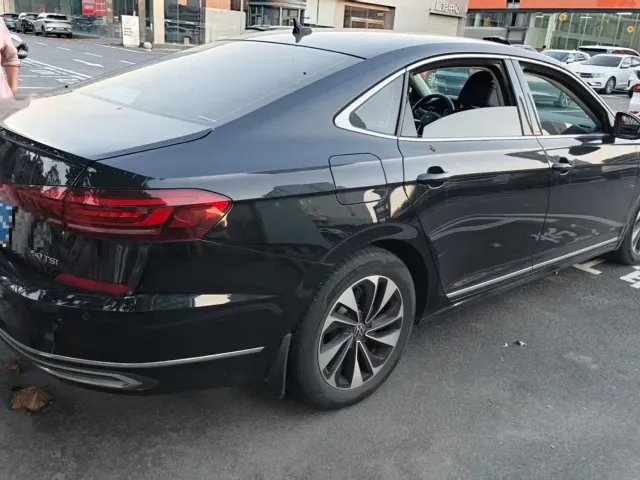 Volkswagen Passat — Фото автомобиля 3