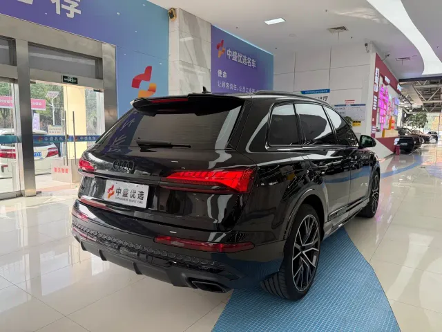Audi Q7 — Фото автомобиля 23