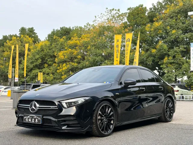 Фотография автомобиля — Mercedes-Benz A-Class AMG