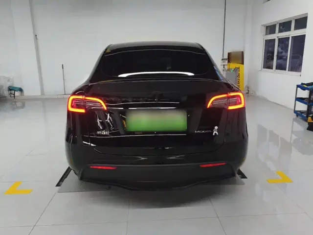 Tesla Model Y — Фото автомобиля 5
