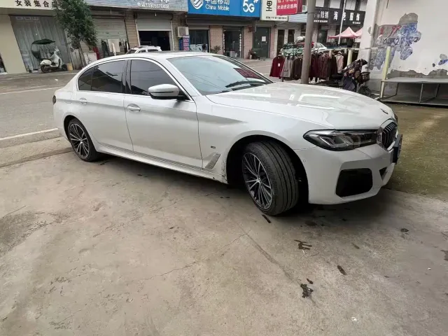 BMW 5 Series — Фото автомобиля 2