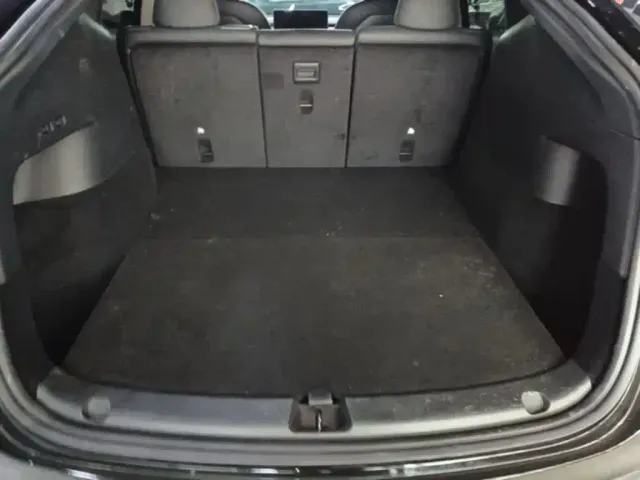 Tesla Model Y — Фото автомобиля 18