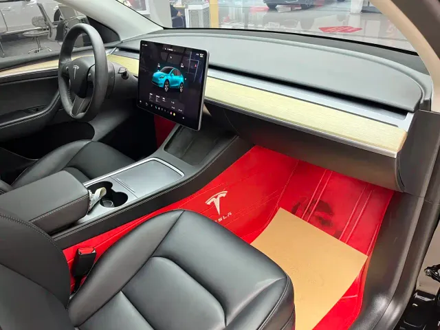 Tesla Model Y — Фото автомобиля 14
