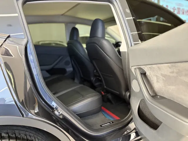 Tesla Model Y — Фото автомобиля 17