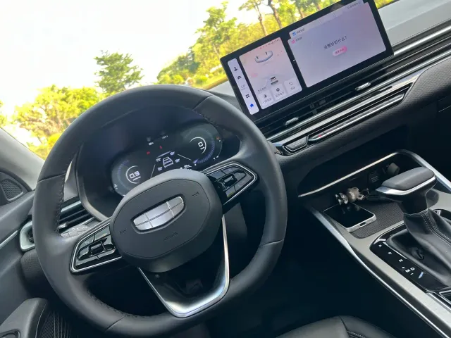 Geely Emgrand — Фото автомобиля 15