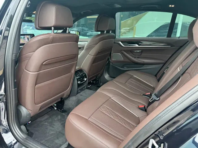 BMW 5 Series — Фото автомобиля 13