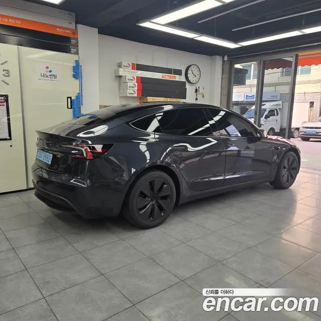 Tesla Model 3 — Фото автомобиля 9