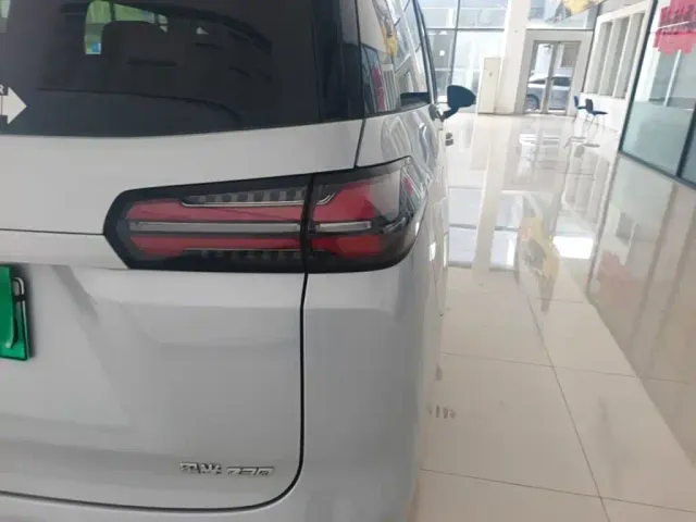 Wuling Starlight 730 — Фото автомобиля 7