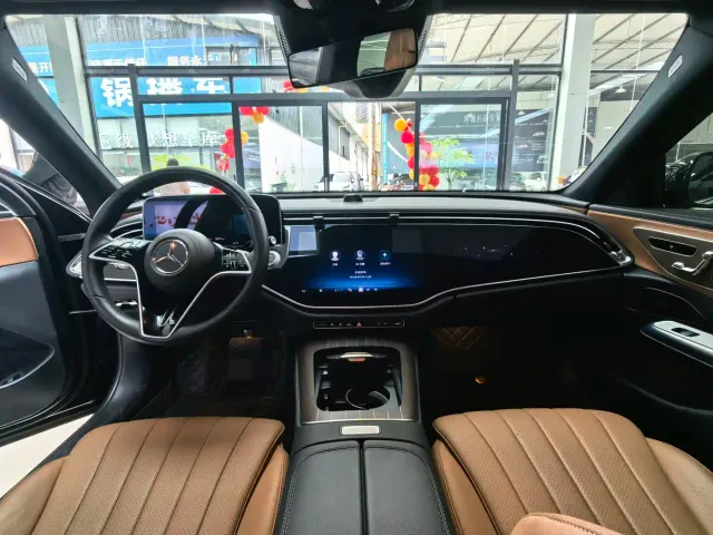 Mercedes-Benz E-Class — Фото автомобиля 13