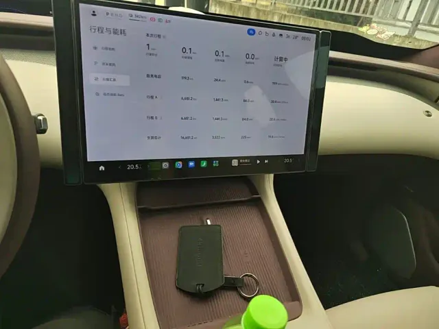 Xiaomi YU7 — Фото автомобиля 12