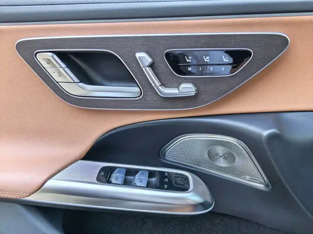 Mercedes-Benz E-Class — Фото автомобиля 4