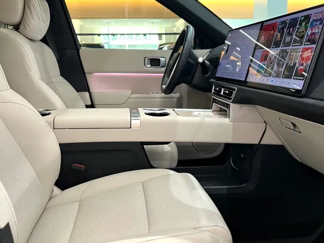 Li Auto L8 — Фото автомобиля 8