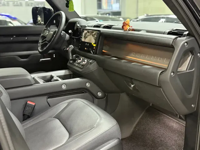 Land Rover Defender — Фото автомобиля 21
