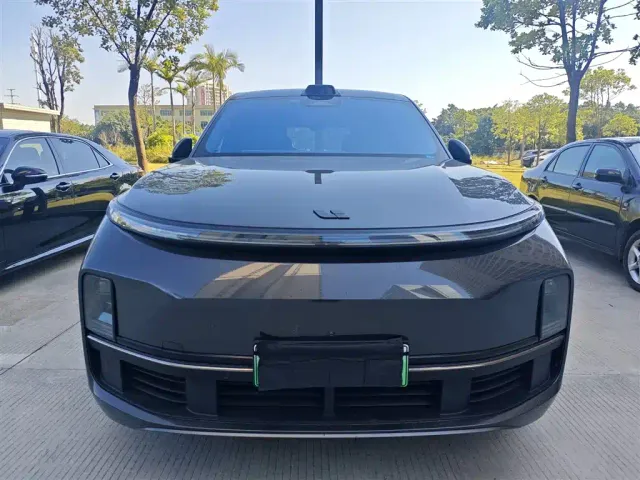 Li Auto L8 — Фото автомобиля 3