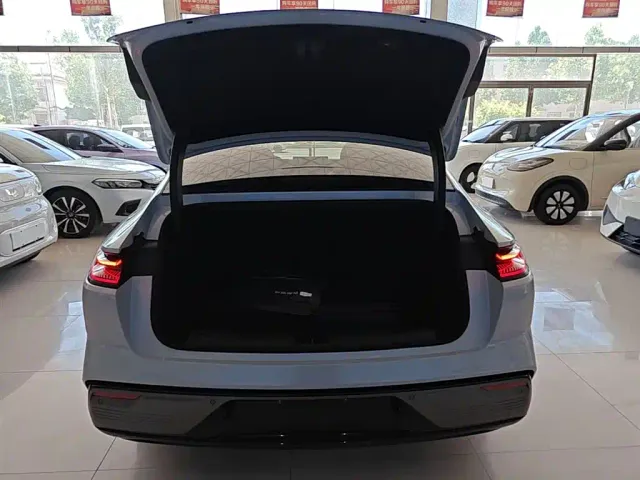 Geely Galaxy Xingyao 8 — Фото автомобиля 18