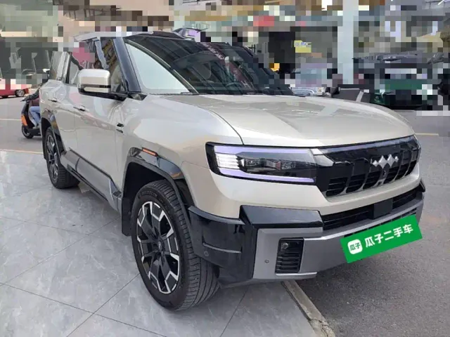 Fang Cheng Bao Leopard 8 2025 Zhiyong Flagship 7-Seater — Фото автомобиля 3