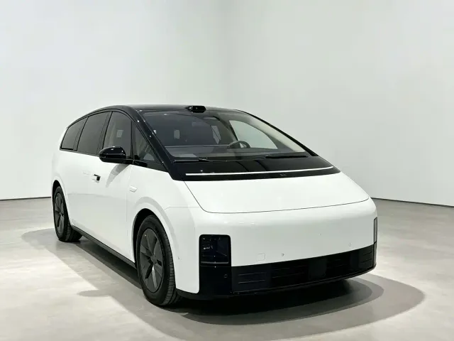 Li Auto MEGA — Фото автомобиля 2