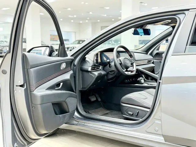 Hyundai Elantra — Фото автомобиля 12
