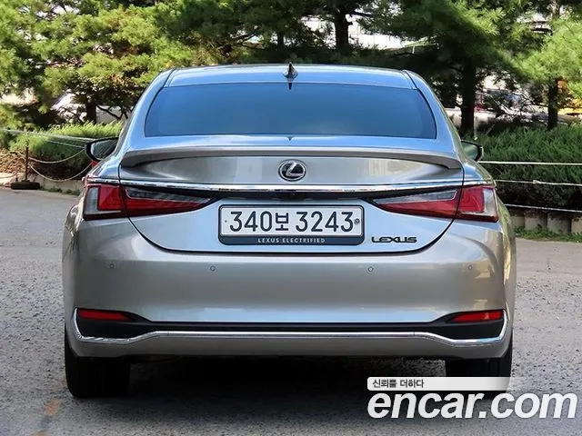 Lexus ES 7th Gen — Фото автомобиля 4