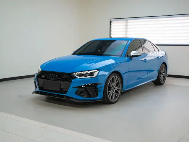 Фотография автомобиля — Audi S4