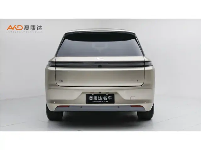 Li Auto L8 — Фото автомобиля 4