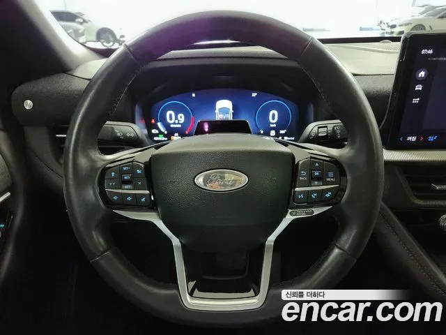 Ford Explorer — Фото автомобиля 16