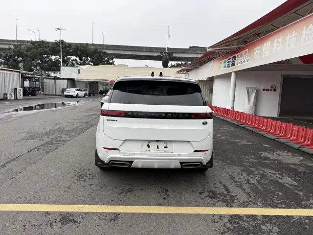 Land Rover Range Rover Sport — Фото автомобиля 12