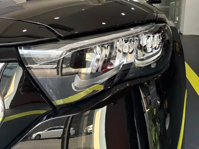 Mercedes-Benz E-Class — Фото автомобиля 4