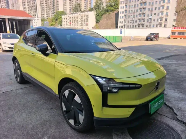 Volvo EX30 — Фото автомобиля 3