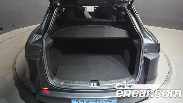 Tesla Model Y — Фото автомобиля 29