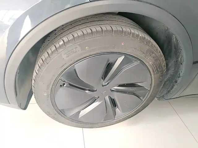 Tesla Model Y — Фото автомобиля 22
