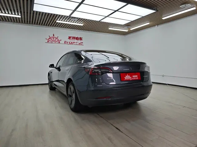 Tesla Model 3 — Фото автомобиля 4