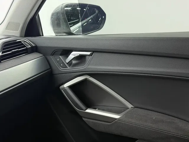 Audi Q3 — Фото автомобиля 11