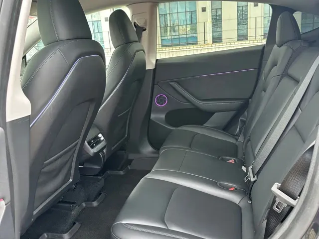 Tesla Model Y — Фото автомобиля 17
