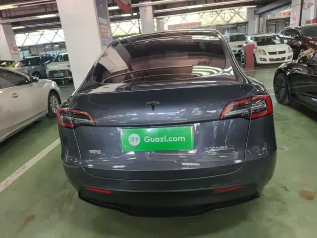 Tesla Model Y — Фото автомобиля 5