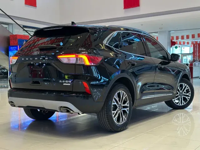 Ford Escape — Фото автомобиля 5