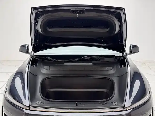 Tesla Model Y — Фото автомобиля 8