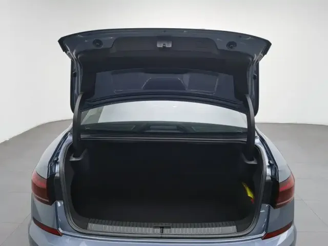 Volkswagen Passat — Фото автомобиля 16