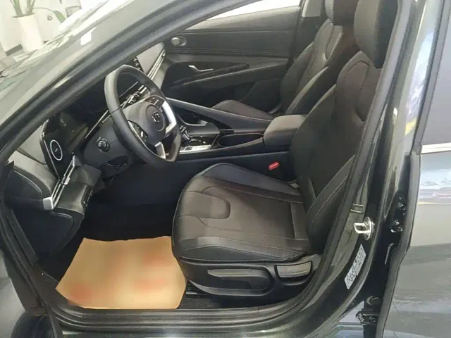 Hyundai Elantra — Фото автомобиля 14
