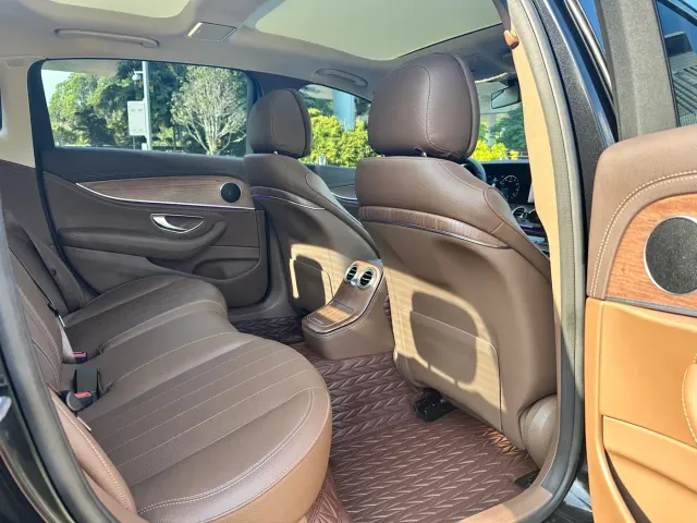 Mercedes-Benz E-Class — Фото автомобиля 11