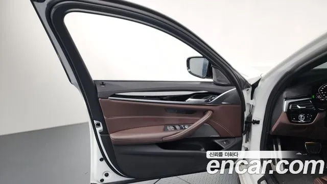 BMW 5 Series G30 — Фото автомобиля 13