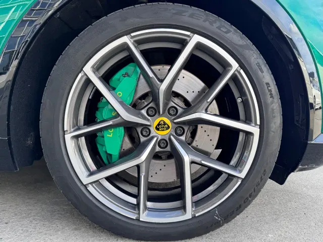 Lotus Eletre — Фото автомобиля 14