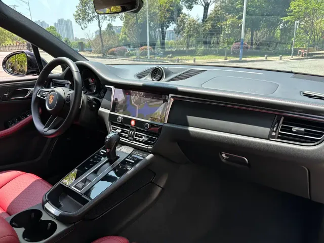 Porsche Macan — Фото автомобиля 9