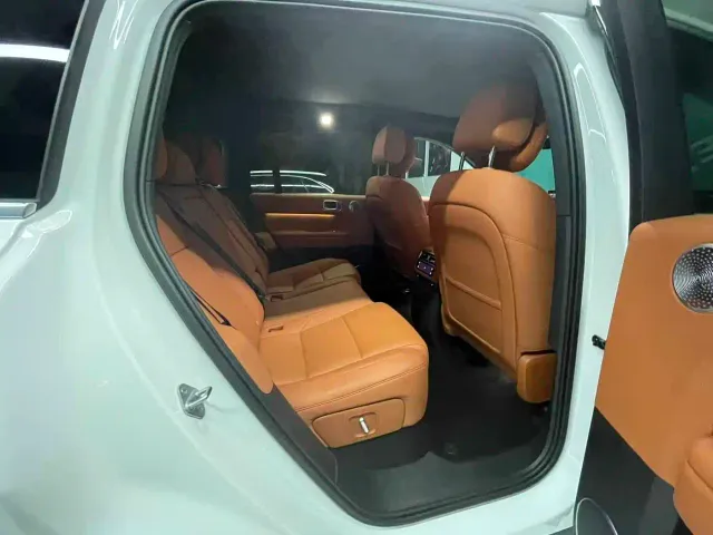 Li Auto L6 — Фото автомобиля 10